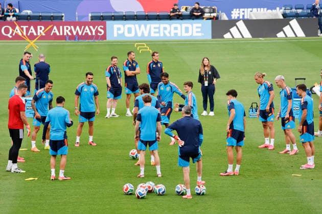 Sport Bilder des Tages Players of Spain take part in a training session ahead of the upcoming 2026 FIFA World Cup, WM, Weltmeisterschaft, Fussball match against Austria, in Los Angeles, United States, 01 July 2026. Training session for the Spanish national team, Nationalteam in the United States !ACHTUNG: NUR REDAKTIONELLE NUTZUNG!  Copyright: xLavandeiraxJrx GR3316 20260701-55020769755_1