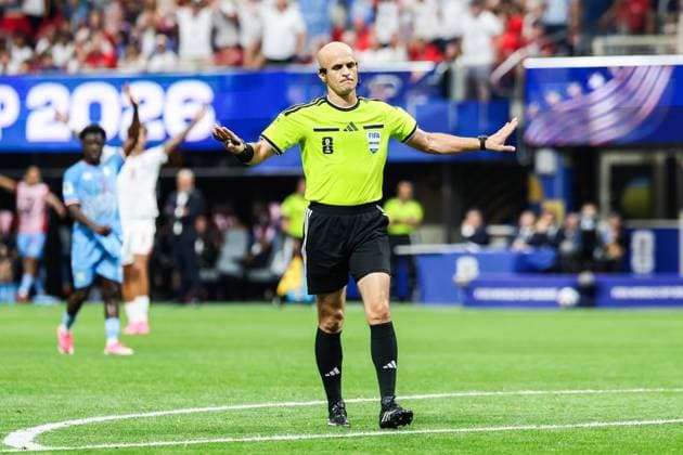 July 1, 2026, USA: Referee Adham Makhadmeh during the FIFA World Cup, WM, Weltmeisterschaft, Fussball 2026 Round of 32 match between England and DR Congo, at Atlanta Stadium, in Atlanta, United States, on Wednesday, July 01, 2026.(Foto: Brazil Photo Press Brazil Photo Press) INTERNATIONAL Atlanta USA - ZUMAc233 20260701_zsp_c233_069 Copyright: xVanessaxCarvalhox