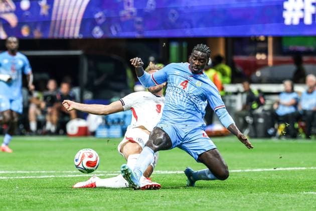 July 1, 2026, USA: Harry Kane player of England and Alex Tuanzebe player of DR Congo during the FIFA World Cup, WM, Weltmeisterschaft, Fussball 2026 Round of 32 match between England and DR Congo, at Atlanta Stadium, in Atlanta, United States, on Wednesday, July 01, 2026.(Foto: Brazil Photo Press Brazil Photo Press) INTERNATIONAL Atlanta USA - ZUMAc233 20260701_zsp_c233_041 Copyright: xVanessaxCarvalhox