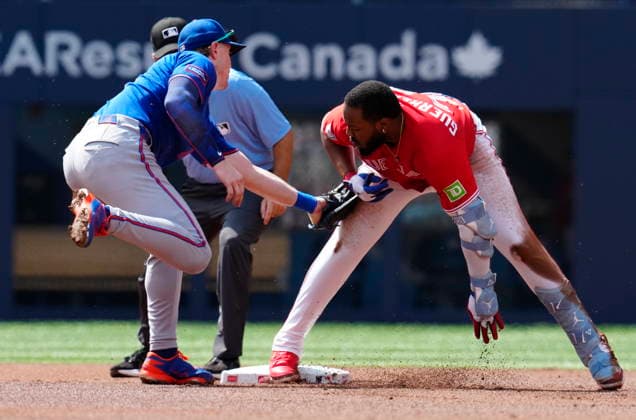 July 1, 2026, Toronto, On, CANADA: New York Mets third baseman Brett Baty (7) misses the tag on Toronto Blue Jays Vladimir Guerrero Jr. (27) during first inning MLB, Baseball Herren, USA baseball action in Toronto on Wednesday, July 1, 2026. Canada News - July 1, 2026  - ZUMAc35_ 20260701_zaf_c35_066 Copyright: xFrankxGunnx
