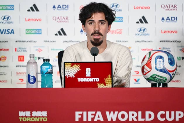 Canada, Toronto, 010726. BMO field stadium. Media conference of the players of the Portuguese football team Vitinha the day before the round of 16 match against Croatia as part of the FIFA world football championship. Photo: Boris Kovacev CROPIX Copyright: xxBorisxKovacevx konferencija_portugal1-010726