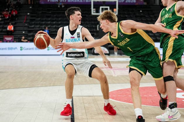 Slovenia v Australia - Round of 16 - FIBA U17, U 17 Basketball World Cup 2026 Aleks Pejic Rupnik of Slovenia competes with Luke Paul of Australia during the FIBA U17 Basketball World Cup Round of 16 game between Slovenia and Australia at BDC Main Venue in Istanbul, Turkey, on July 1, 2026. Istanbul Istanbul Turkey  Copyright: xYagizxGurtugx originalFilename:gurtug-slovenia260701_npbMT.jpg