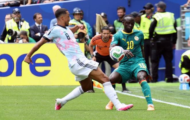 Belgium s Youri Tielemans and Senegal s Sadio Mane fight for the ball during a soccer game between Belgian national team, Nationalteam Red Devils and Senegal, on Wednesday 01 July 2026, at the Seattle Field, in Seattle, a 1 16 finals game in the FIFA World Cup, WM, Weltmeisterschaft, Fussball 2026. BRUNOxFAHY  x180118917x