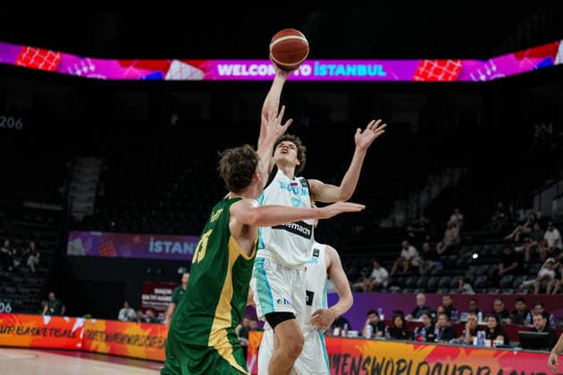 Slovenia v Australia - Round of 16 - FIBA U17, U 17 Basketball World Cup 2026 Jakob Siftar of Slovenia is in action during the FIBA U17 Basketball World Cup Round of 16 game between Slovenia and Australia at BDC Main Venue in Istanbul, Turkey, on July 1, 2026. Istanbul Istanbul Turkey  Copyright: xYagizxGurtugx originalFilename:gurtug-slovenia260701_npcoz.jpg