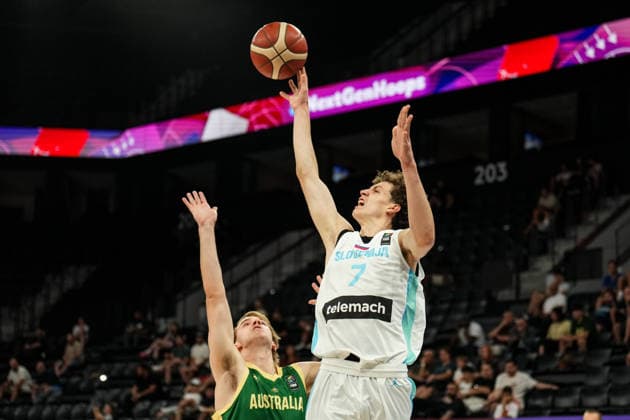 Slovenia v Australia - Round of 16 - FIBA U17, U 17 Basketball World Cup 2026 Jakob Siftar of Slovenia is in action during the FIBA U17 Basketball World Cup Round of 16 game between Slovenia and Australia at BDC Main Venue in Istanbul, Turkey, on July 1, 2026. Istanbul Istanbul Turkey  Copyright: xYagizxGurtugx originalFilename:gurtug-slovenia260701_np9bD.jpg