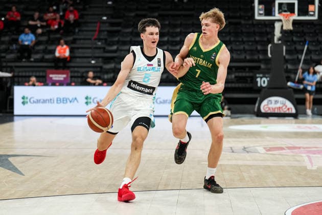 Slovenia v Australia - Round of 16 - FIBA U17, U 17 Basketball World Cup 2026 Aleks Pejic Rupnik of Slovenia competes with Luke Paul of Australia during the FIBA U17 Basketball World Cup Round of 16 game between Slovenia and Australia at BDC Main Venue in Istanbul, Turkey, on July 1, 2026. Istanbul Istanbul Turkey  Copyright: xYagizxGurtugx originalFilename:gurtug-slovenia260701_npvaT.jpg
