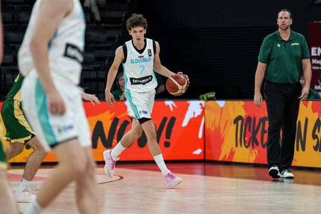 Slovenia v Australia - Round of 16 - FIBA U17, U 17 Basketball World Cup 2026 Jakob Siftar of Slovenia is in action during the FIBA U17 Basketball World Cup Round of 16 game between Slovenia and Australia at BDC Main Venue in Istanbul, Turkey, on July 1, 2026. Istanbul Istanbul Turkey  Copyright: xYagizxGurtugx originalFilename:gurtug-slovenia260701_npeA4.jpg