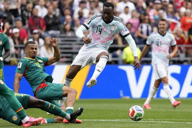 FIFA World Cup, WM, Weltmeisterschaft, Fussball 2026 - Round of 32 - Belgium vs Senegal Iliman Ndiaye of Senegal (L) in action against Dodi Lukebakio of Belgium (R) during the FIFA World Cup 2026 Round of 32 match Belgium against Senegal, in Seattle, Washington, USA, 01 July 2026. SEATTLE United States  Copyright: xSTEPHENxBRASHEARx