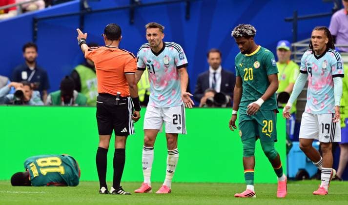 Senegal s Ismaila Sarr, referee Said Martinez and Belgium s Timothy Castagne pictured during a soccer game between Belgian national team, Nationalteam Red Devils and Senegal, on Wednesday 01 July 2026, at the Seattle Field, in Seattle, a 1 16 finals game in the FIFA World Cup, WM, Weltmeisterschaft, Fussball 2026. DIRKxWAEM  x180122775x