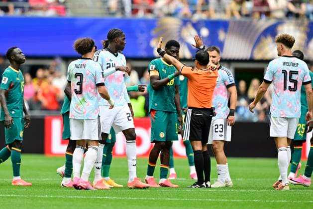 Belgium vs Senegal - 2026 FIFA World Cup, WM, Weltmeisterschaft, Fussball SEATTLE, USA - JULY 01 : referee Martinez Said (HND) gives a penalty during the FIFA World Cup 2026 Round of 32 match between Belgium and Senegal at the Lumen Field stadium on July 01, 2026 in Seattle, USA, 15 06 2026 Seattle United States of America  Copyright: xJanxDexMeuleneirx
