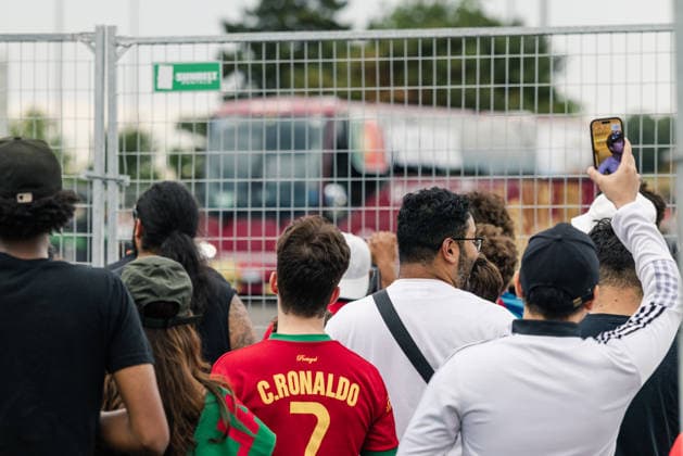 Portugal supporters try to watch the players training during the training session of FIFA World Cup, WM, Weltmeisterschaft, Fussball Round of 32 game between Portugal and Croatia at Centennial Park on July 1, 2026 in Toronto, Ontario, Canada  Copyright: xCurtisxWongx xSPPx Sportspressphoto_SPR182363