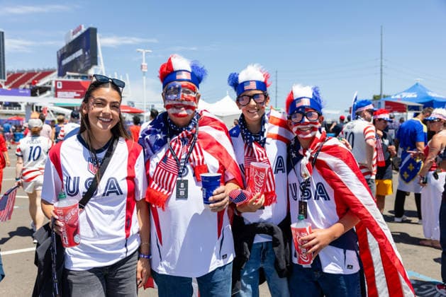 SANTA CLARA, CA - JULY 01: United States of America fans pose for photos before the FIFA World Cup, WM, Weltmeisterschaft, Fussball 2026 Round of 32 match between United States of America and Bosnia and Herzegovina on July 1, 2026 at San Francisco Bay Area Stadium in Santa Clara, CA. (Photo by Matthew Huang Icon Sportswire) SOCCER: JUL 01 FIFA World Cup 26 Round of 32 - USA v Bosnia and Herzegovina EDITORIAL USE ONLY Icon260701002