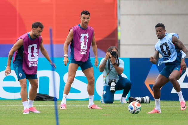 Portugal players participate in a training session as preparation for the match against Croatia in the round of 32 of the 2026 FIFA World Cup, WM, Weltmeisterschaft, Fussball in Toronto, Canada, 01 July 2026 . Portugal national team, Nationalteam training !ACHTUNG: NUR REDAKTIONELLE NUTZUNG!  Copyright: xBienvenidoxVelascox GR4014 20260701-55020770721_1