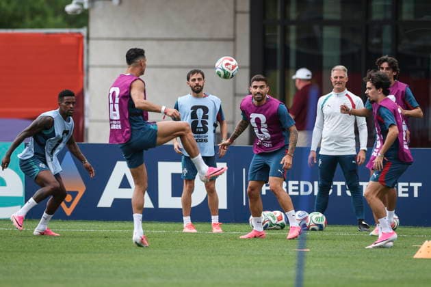 FIFA World Cup, WM, Weltmeisterschaft, Fussball 2026 - Portugal training session Portugal soccer team player Cristiano Ronaldo (2-L) and other players during the training session at Centennial Park in Toronto for the FIFA World Cup 2026, in Toronto, Canada, 01 July 2026. TORONTO Toronto Canada  Copyright: xMIGUELxA.xLOPESx