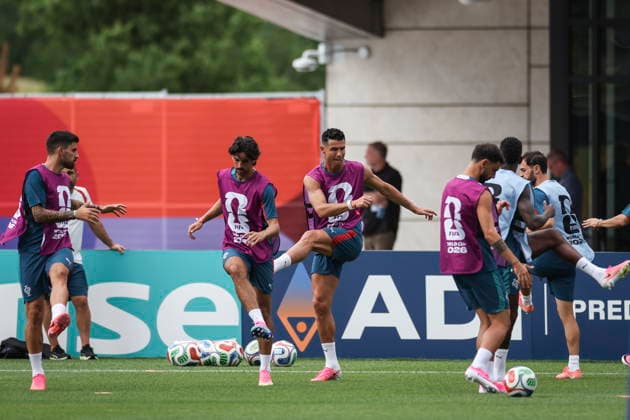 FIFA World Cup, WM, Weltmeisterschaft, Fussball 2026 - Portugal training session Portugal soccer team player Cristiano Ronaldo (C) and other players during the training session at Centennial Park in Toronto for the FIFA World Cup 2026, in Toronto, Canada, 01 July 2026. TORONTO Toronto Canada  Copyright: xMIGUELxA.xLOPESx