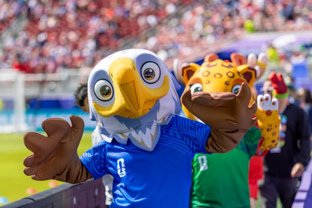SANTA CLARA, CA - JULY 01: The FIFA World Cup, WM, Weltmeisterschaft, Fussball mascot Clutch before the FIFA World Cup round of 32 match between the United States (USA) and Bosnia and Herzegovina on July 1, 2026 at San Francisco Bay Area Stadium in Santa Clara, CA. (Photo by Bob Kupbens Icon Sportswire) SOCCER: JUL 01 FIFA World Cup 26 Round of 32 - USA v Bosnia and Herzegovina EDITORIAL USE ONLY Icon260701007