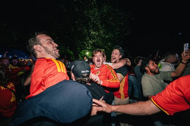 Belgian fans and supporters celebrate after scoring during a soccer game between Belgian national team, Nationalteam Red Devils and Senegal at the 2026 World Cup, on Wednesday 01 July 2026, at Place Dumont, in Stockel, Brussels. EMILExWINDAL  x180131169x