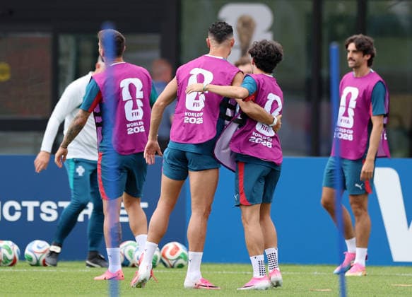 Portugal Training - FIFA World Cup, WM, Weltmeisterschaft, Fussball 2026 Cristiano Ronaldo and Vitinha of Portugal during the training session one day ahead of the FIFA World Cup 2026 Round of 32 match between Portugal and Croatia at training ground Centennial Park on July 01, 2026 in Toronto, Ontario.  SanjinxStrukic PIXSELL