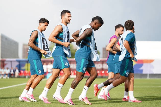 Portugal Training Day ahead FIFA World Cup, WM, Weltmeisterschaft, Fussball Round of 32 against Croatia Players of Portugal national football team warms-up during the training day, ahead the 2026 FIFA World Cup Round of 32 match against Croatia at Centennial Park. on July 1, 2026 in Toronto, Canada. (Photo by Leonardo Ramirez Eyepix Group) Copyright: xLeonardoxRamirezx xEyepixxGroupx LR26062026-01764