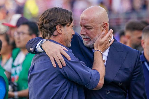 USA: Fußball FIFA World Cup, WM, Weltmeisterschaft, Fussball 2026, Sechzehntelfinale - USA vs Bosnien - Herzegowina im Levi™s Stadium (Santa Clara, San Francisco Bay Area, Kalifornien): Mauricio Pochettino (Trainer, USA) und Sergej Barbarez (Trainer Bosnien und Herzegowina) *** 2026 FIFA World Cup: USA vs. Bosnia and Herzegovina in the Round of 32 at Levi’s™ Stadium in Santa Clara, San Francisco Bay Area, California. Mauricio Pochettino, head coach of the USA, and Sergej Barbarez, head coach of Bosnia and Herzegovina. Copyright: xJOERANxSTEINSIEKx