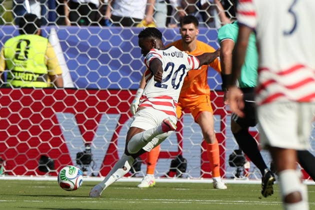 FIFA World Cup, WM, Weltmeisterschaft, Fussball 2026 - Round of 32 - USA vs Bosnia and Herzegovina Folarin Balogun of USA (C) scores a goal that was disallowed during the FIFA World Cup 2026 Round of 32 match USA against Bosnia and Herzegovina, in San Francisco, Califronia, USA, 01 July 2026. SANTA CLARA United States  Copyright: xBENJAMINxFANJOYx