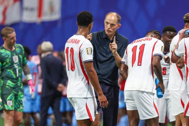 England v DR Congo, FIFA World Cup, WM, Weltmeisterschaft, Fussball 2026 England Head Coach Thomas Tuchel GER gestures to England midfielder Jude Bellingham (10) hydration break during the England v DR Congo FIFA WORLD CUP 2026 Round of 32 match at Atlanta Stadium, Atlanta, United States on 1 July 2026 Credit: Phil Duncan Every Second Media Editorial use only. All images are copyright Every Second Media Limited. No images may be reproduced without prior permission. Copyright: xIMAGO EveryxSecondxMediax ESM-2063-0057 PhilxDuncanx xEveryxSecondxMediax