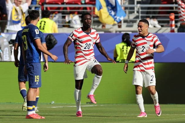 FIFA World Cup, WM, Weltmeisterschaft, Fussball 2026 - Round of 32 - USA vs Bosnia and Herzegovina Folarin Balogun of USA (C) celebrates scoring the 1-0 goal during the FIFA World Cup 2026 Round of 32 match USA against Bosnia and Herzegovina, in San Francisco, Califronia, USA, 01 July 2026. SANTA CLARA United States  Copyright: xBENJAMINxFANJOYx