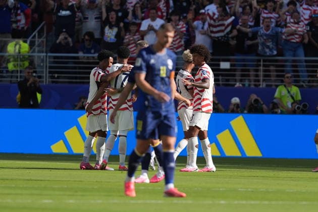 USA v Bosnia and Herzegovina - FIFA World Cup, WM, Weltmeisterschaft, Fussball 2026 - Round of 32 SANTA CLARA, CALIFORNIA - JULY 1: Folarin Balogun (20) of USA celebrates with his teammates after scoring a goal during the 2026 FIFA World Cup Round of 32 match between USA vs Bosnia and Herzegovina at the San Francisco Stadium (Levi s Stadium) in Santa Clara, California, United States on July 1, 2026. Tayfun Coskun Anadolu California United States. Editorial use only. Please get in touch for any other usage.  Copyright: x2026xAnadoluxTayfunxCoskunx