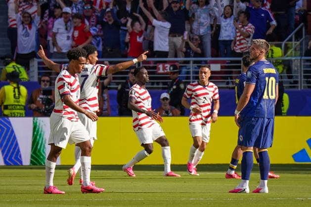 USA: Fußball FIFA World Cup, WM, Weltmeisterschaft, Fussball 2026, Sechzehntelfinale - USA vs Bosnien - Herzegowina im Levi™s Stadium (Santa Clara, San Francisco Bay Area, Kalifornien): Tor und Torjubel zum 1:0 durch Folarin Balogun (USA, 20) Freude, Emotionen, Jubel *** USA Soccer FIFA World Cup 2026, Round of 32: USA vs. Bosnia and Herzegovina at Levi’s™ Stadium in Santa Clara, San Francisco Bay Area, California. Goal and celebration following the 1–0 goal by Folarin Balogun (USA), 20: Joy, emotion, cheering Copyright: xJOERANxSTEINSIEKx