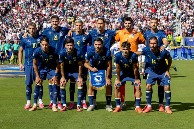 SANTA CLARA, CA - JULY 01: Bosnia and Herzegovina pose before the FIFA World Cup, WM, Weltmeisterschaft, Fussball round of 32 match between the United States (USA) and Bosnia and Herzegovina on July 1, 2026 at San Francisco Bay Area Stadium in Santa Clara, CA. (Photo by Bob Kupbens Icon Sportswire) SOCCER: JUL 01 FIFA World Cup 26 Round of 32 - USA v Bosnia and Herzegovina EDITORIAL USE ONLY Icon260701013