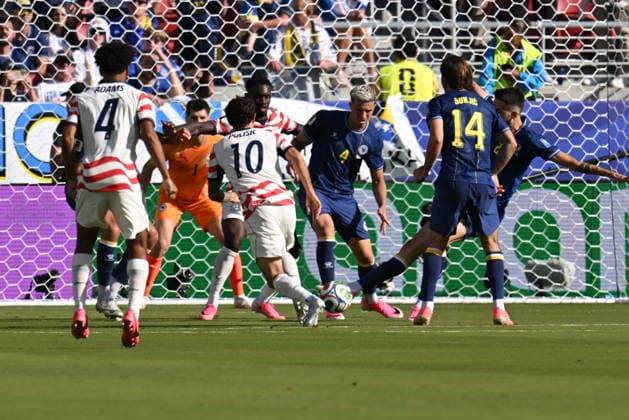 USA v Bosnia and Herzegovina - FIFA World Cup, WM, Weltmeisterschaft, Fussball 2026 - Round of 32 SANTA CLARA, CALIFORNIA - JULY 1: Pulisic (10) of USA in action during the 2026 FIFA World Cup Round of 32 match between USA vs Bosnia and Herzegovina at the San Francisco Stadium (Levi s Stadium) in Santa Clara, California, United States on July 1, 2026. Tayfun Coskun Anadolu California United States. Editorial use only. Please get in touch for any other usage.  Copyright: x2026xAnadoluxTayfunxCoskunx