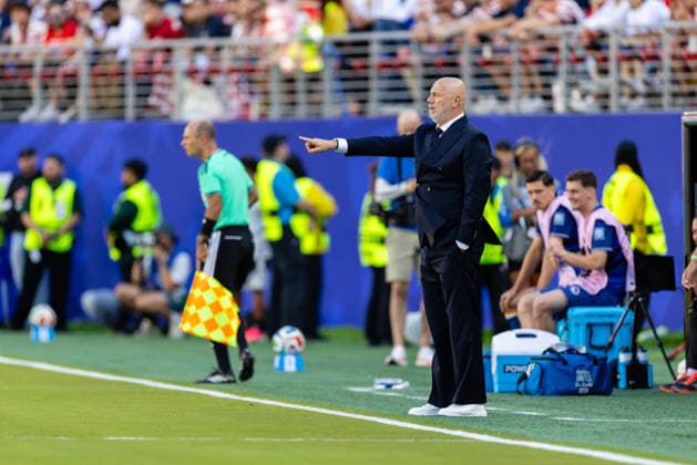 SANTA CLARA, CA - JULY 01: Head coach Sergej Barbarez of Bosnia and Herzegovina points during the FIFA World Cup, WM, Weltmeisterschaft, Fussball 2026 Round of 32 match between United States of America and Bosnia and Herzegovina on July 1, 2026 at San Francisco Bay Area Stadium in Santa Clara, CA. (Photo by Matthew Huang Icon Sportswire) SOCCER: JUL 01 FIFA World Cup 26 Round of 32 - USA v Bosnia and Herzegovina EDITORIAL USE ONLY Icon260701011