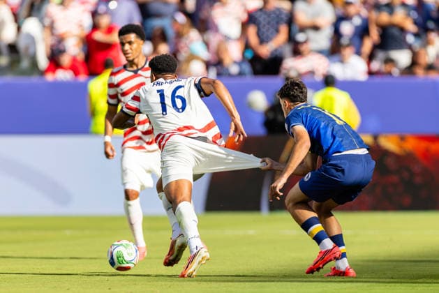SANTA CLARA, CA - JULY 01: Kerim Alajbegovic 19 of Bosnia and Herzegovina pulls the shorts of Alex Freeman 16 of United States of America during the FIFA World Cup, WM, Weltmeisterschaft, Fussball 2026 Round of 32 match between United States of America and Bosnia and Herzegovina on July 1, 2026 at San Francisco Bay Area Stadium in Santa Clara, CA. (Photo by Matthew Huang Icon Sportswire) SOCCER: JUL 01 FIFA World Cup 26 Round of 32 - USA v Bosnia and Herzegovina EDITORIAL USE ONLY Icon260701018