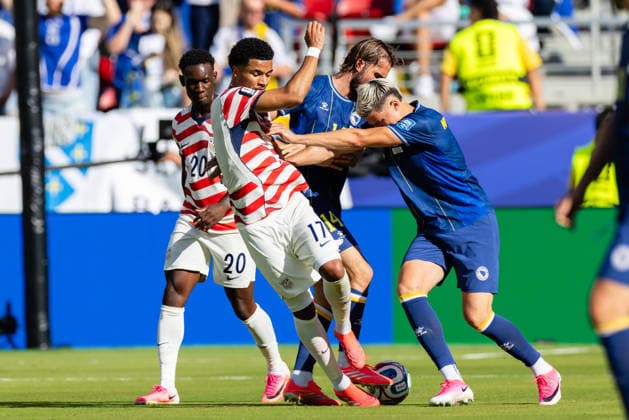 SANTA CLARA, CA - JULY 01: Tarik Muharemovic 4 of Bosnia and Herzegovina pushes Malik Tillman 17 of United States of America during the FIFA World Cup, WM, Weltmeisterschaft, Fussball 2026 Round of 32 match between United States of America and Bosnia and Herzegovina on July 1, 2026 at San Francisco Bay Area Stadium in Santa Clara, CA. (Photo by Matthew Huang Icon Sportswire) SOCCER: JUL 01 FIFA World Cup 26 Round of 32 - USA v Bosnia and Herzegovina EDITORIAL USE ONLY Icon260701019