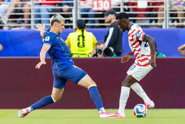 SANTA CLARA, CA - JULY 01: Tarik Muharemovic 4 of Bosnia and Herzegovina steps on Folarin Balogun 20 of United States of America during the FIFA World Cup, WM, Weltmeisterschaft, Fussball 2026 Round of 32 match between United States of America and Bosnia and Herzegovina on July 1, 2026 at San Francisco Bay Area Stadium in Santa Clara, CA. (Photo by Matthew Huang Icon Sportswire) SOCCER: JUL 01 FIFA World Cup 26 Round of 32 - USA v Bosnia and Herzegovina EDITORIAL USE ONLY Icon260701020