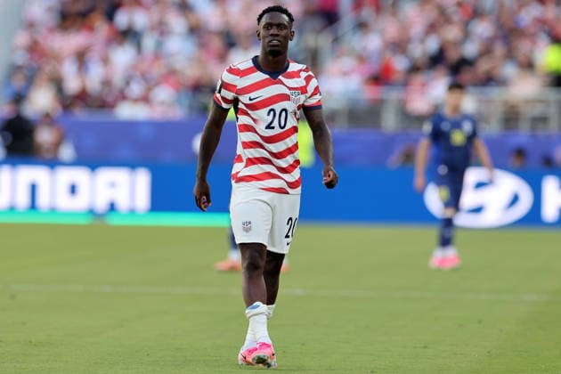 FIFA World Cup, WM, Weltmeisterschaft, Fussball 2026 - Round of 32 - USA vs Bosnia and Herzegovina Folarin Balogun of USA leaves the pitch after receiving a red card during the FIFA World Cup 2026 Round of 32 match USA against Bosnia and Herzegovina, in San Francisco, Califronia, USA, 01 July 2026. SANTA CLARA United States  Copyright: xBENJAMINxFANJOYx