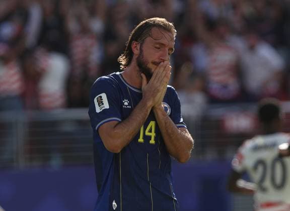 . - United States Of America v Bosnia and Herzegovina, FIFA World Cup, WM, Weltmeisterschaft, Fussball 2026, Round Of 32, Levi Stadium, San Francisco Stadium, Santa Clara, California, USA, 1st July 2026. DC Photos Crystal Pix Ivan Sunjic of Bosnia and Herzegovina national team, Nationalteam looks disappointed & dejected. - United States Of America v Bosnia and Herzegovina, FiFA World Cup 2026, Round Of 32, Levi Stadium, San Francisco Stadium, Santa Clara, California, USA, 1st July 2026. DC Photos Crystal Pix Santa Clara San Francisco Stadium United States Of America Copyright: xDCxPhotosx CP_United_States_Bosnia_010726_DC_28