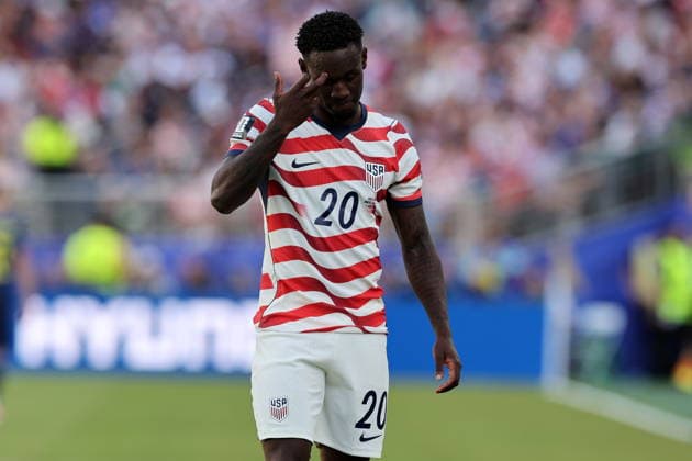 FIFA World Cup, WM, Weltmeisterschaft, Fussball 2026 - Round of 32 - USA vs Bosnia and Herzegovina Folarin Balogun of USA leaves the pitch after receiving a red card during the FIFA World Cup 2026 Round of 32 match USA against Bosnia and Herzegovina, in San Francisco, Califronia, USA, 01 July 2026. SANTA CLARA United States  Copyright: xBENJAMINxFANJOYx