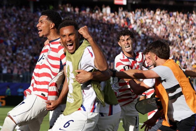 FIFA World Cup, WM, Weltmeisterschaft, Fussball 2026 - Round of 32 - USA vs Bosnia and Herzegovina Malik Tillman of USA celebrates with his teammates after scoring the 2-0 goal during the FIFA World Cup 2026 Round of 32 match USA against Bosnia and Herzegovina, in San Francisco, Califronia, USA, 01 July 2026. SANTA CLARA United States  Copyright: xBENJAMINxFANJOYx