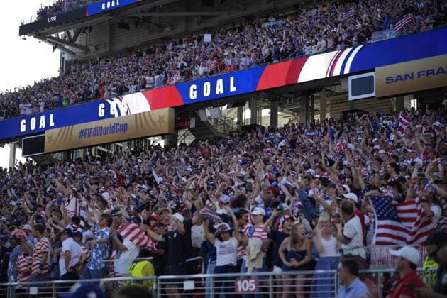USA v Bosnia and Herzegovina - FIFA World Cup, WM, Weltmeisterschaft, Fussball 2026 - Round of 32 SANTA CLARA, CALIFORNIA - JULY 1: Fans celebrate after Malik Tillman (17) of USA scores a goal during the 2026 FIFA World Cup Round of 32 match between USA vs Bosnia and Herzegovina at the San Francisco Stadium (Levi s Stadium) in Santa Clara, California, United States on July 1, 2026. Tayfun Coskun Anadolu California United States. Editorial use only. Please get in touch for any other usage.  Copyright: x2026xAnadoluxTayfunxCoskunx
