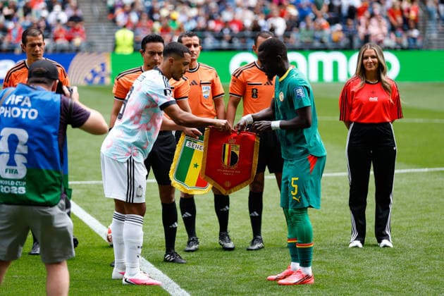 SEATTLE, WA - JULY 01: Midfielder Youri Tielemans 8 of Belgium and midfielder Idrissa Gueye 5 of Senegal shake hands before the FIFA World Cup, WM, Weltmeisterschaft, Fussball 2026 Round of 32 match between Belgium and Senegal on July 1, 2026 at Seattle Stadium in Seattle, Washington. (Photo by Henry Rodenburg Icon Sportswire) SOCCER: JUL 01 FIFA World Cup 26 Round of 32 - Belgium v Senegal EDITORIAL USE ONLY Icon260701029