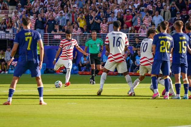 USA: Fußball FIFA World Cup, WM, Weltmeisterschaft, Fussball 2026, Sechzehntelfinale - USA vs Bosnien - Herzegowina im Levi™s Stadium (Santa Clara, San Francisco Bay Area, Kalifornien): Tor und Torjubel zum 2:0 durch Malik Tillman (USA, 17) Freude, Emotionen, Jubel *** USA Soccer FIFA World Cup 2026, Round of 32: USA vs. Bosnia and Herzegovina at Levi’s Stadium in Santa Clara, San Francisco Bay Area, California. Goal and celebration following Malik Tillman’s 2–0 goal for the USA, 17. Joy, emotion, celebration Copyright: xJOERANxSTEINSIEKx