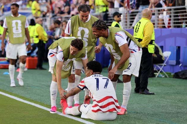 FIFA World Cup, WM, Weltmeisterschaft, Fussball 2026 - Round of 32 - USA vs Bosnia and Herzegovina Malik Tillman of USA sits on the ground during the FIFA World Cup 2026 Round of 32 match USA against Bosnia and Herzegovina, in San Francisco, Califronia, USA, 01 July 2026. SANTA CLARA United States  Copyright: xBENJAMINxFANJOYx