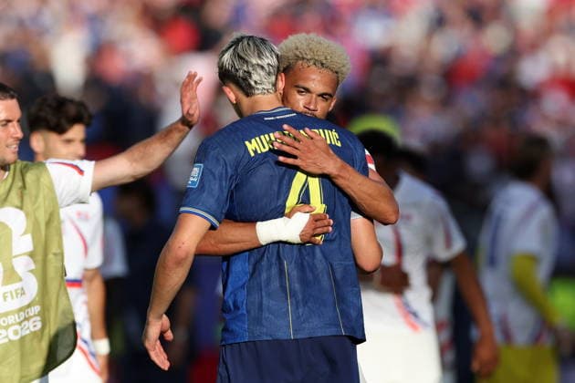 FIFA World Cup, WM, Weltmeisterschaft, Fussball 2026 - Round of 32 - USA vs Bosnia and Herzegovina Tarik Muharemovic of Bosnia and Herzegovina (L) and Antonee Robinson of USA embrace after the FIFA World Cup 2026 Round of 32 match USA against Bosnia and Herzegovina, in San Francisco, Califronia, USA, 01 July 2026. SANTA CLARA United States  Copyright: xBENJAMINxFANJOYx