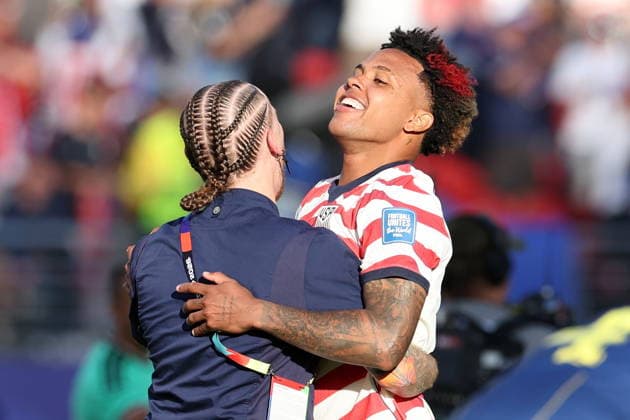 FIFA World Cup, WM, Weltmeisterschaft, Fussball 2026 - Round of 32 - USA vs Bosnia and Herzegovina Weston McKennie of USA (R) and teammates celebrate winning the FIFA World Cup 2026 Round of 32 match USA against Bosnia and Herzegovina, in San Francisco, Califronia, USA, 01 July 2026. SANTA CLARA United States  Copyright: xBENJAMINxFANJOYx