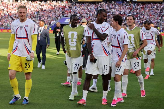 FIFA World Cup, WM, Weltmeisterschaft, Fussball 2026 - Round of 32 - USA vs Bosnia and Herzegovina Players of USA celebrate winning the FIFA World Cup 2026 Round of 32 match USA against Bosnia and Herzegovina, in San Francisco, Califronia, USA, 01 July 2026. SANTA CLARA United States  Copyright: xBENJAMINxFANJOYx