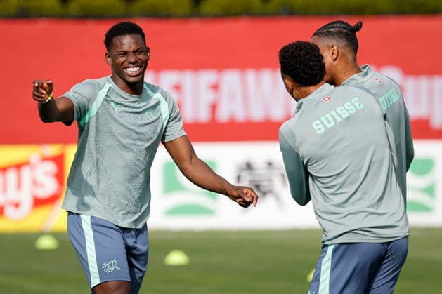 FIFA World Cup, WM, Weltmeisterschaft, Fussball 2026 - Switzerland training session Switzerland s Breel Embolo (L), Dan Ndoye (2-R) and Manuel Akanji (R) have fun during a training session one day ahead of the FIFA World Cup round of 32 match between Switzerland and Algeria at the National Soccer Development Centre in Vancouver, Canada, 01 July 2026. VANCOUVER Canada  Copyright: xPETERxKLAUNZERx