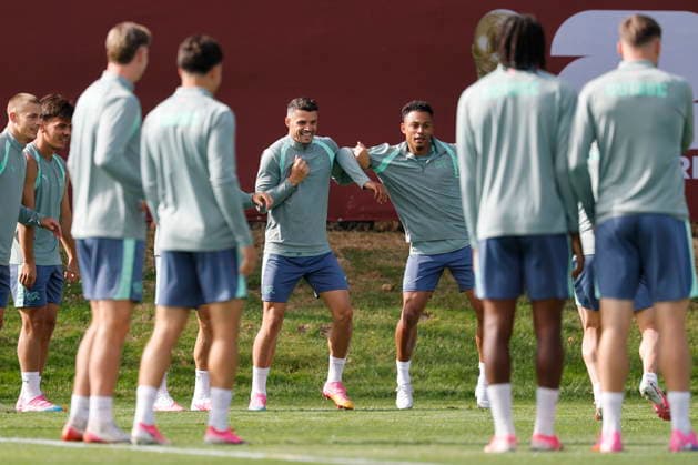 FIFA World Cup, WM, Weltmeisterschaft, Fussball 2026 - Switzerland training session Switzerland s Granit Xhaka (C-L) and Dan Ndoye (C-R) and their teammates warm up during a training session one day ahead of the FIFA World Cup round of 32 match between Switzerland and Algeria at the National Soccer Development Centre in Vancouver, Canada, 01 July 2026. VANCOUVER Canada  Copyright: xPETERxKLAUNZERx