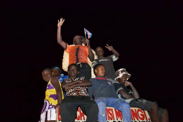(260702) -- BENI, July 2, 2026 () -- Fans watch the live broadcast of the round of 32 match between the Democratic Republic of the Congo (DRC) and England at the 2026 FIFA World Cup, WM, Weltmeisterschaft, Fussball in Beni, North Kivu province, the Democratic Republic of the Congo, on July 1, 2026. () (SP)DR CONGO-BENI-FIFA WORLD CUP-FANS Xinhua 