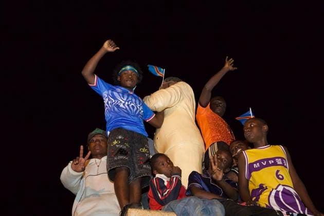 (260702) -- BENI, July 2, 2026 () -- Fans watch the live broadcast of the round of 32 match between the Democratic Republic of the Congo (DRC) and England at the 2026 FIFA World Cup, WM, Weltmeisterschaft, Fussball in Beni, North Kivu province, the Democratic Republic of the Congo, on July 1, 2026. () (SP)DR CONGO-BENI-FIFA WORLD CUP-FANS Xinhua 
